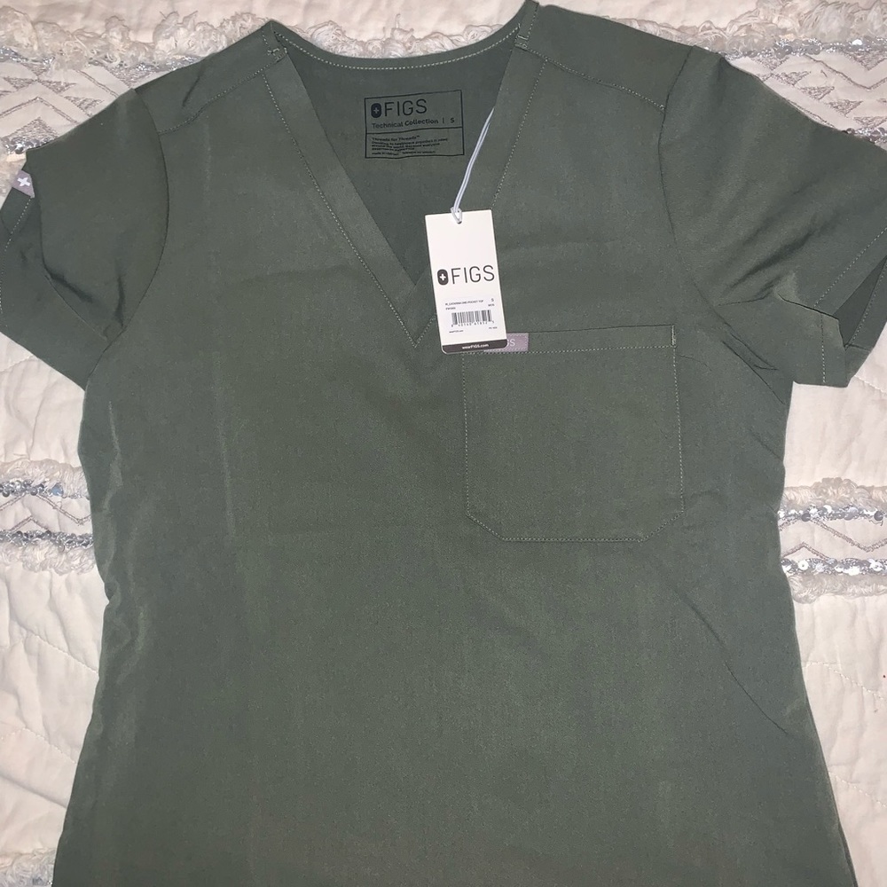 ✨ Brand new with tags! ✨ FIGS OLIVE GREEN SMALL CATARINA TOP